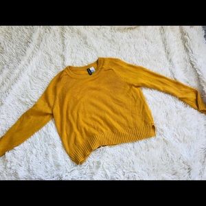 MUSTARD SWEATER PERFECT FOR SPRING